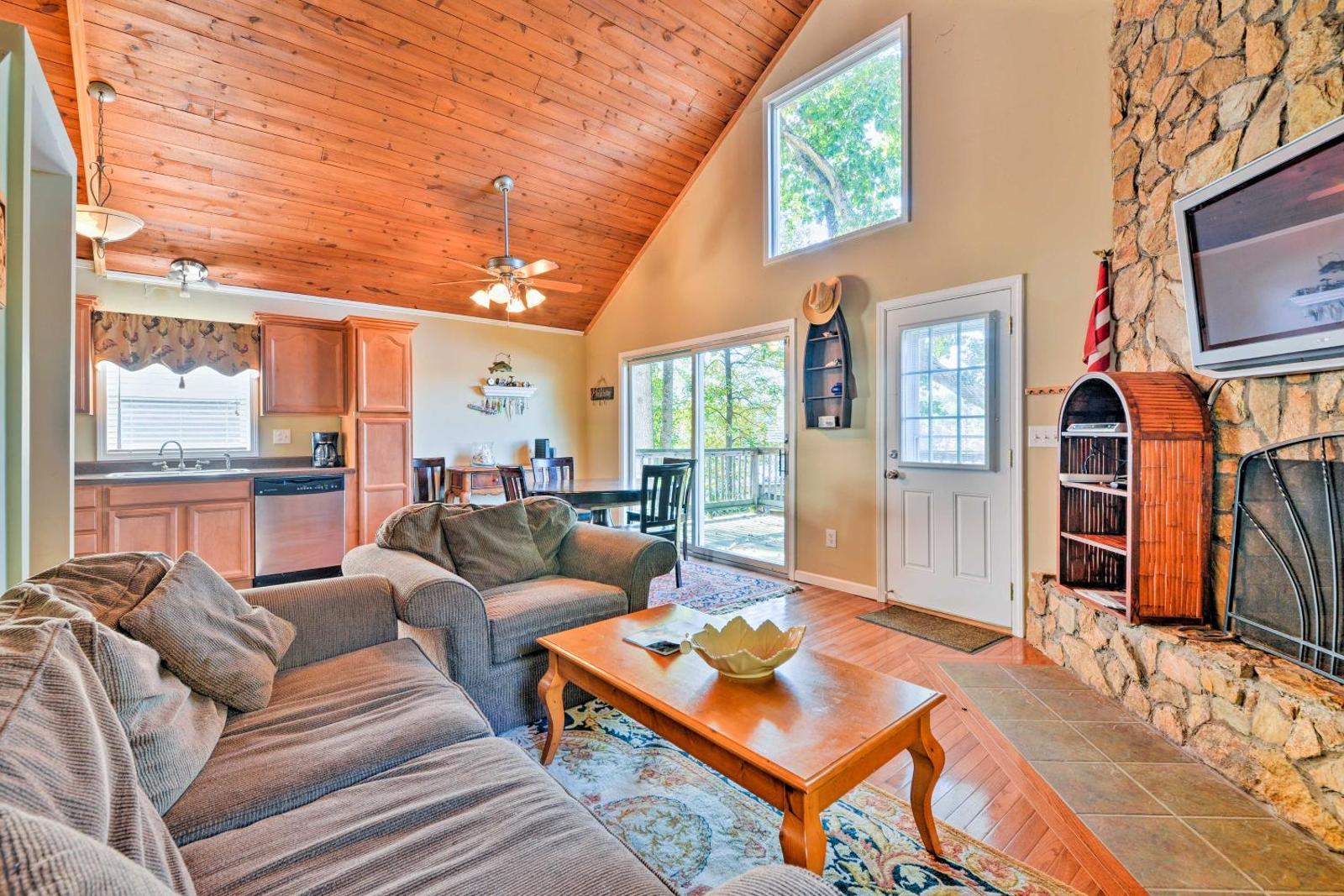 Waterfront High Rock Lake Cottage with Private Dock! Main image 1